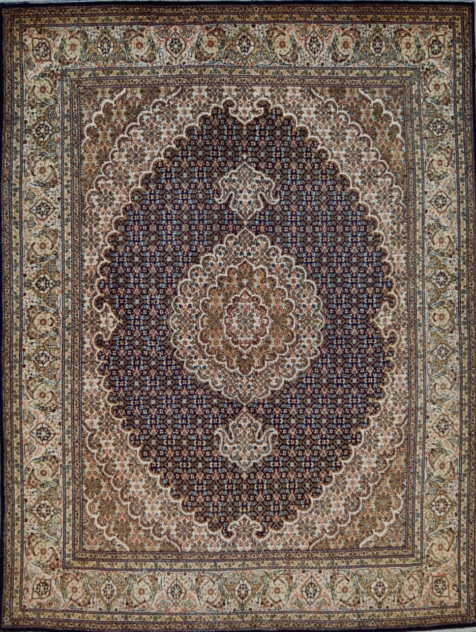 Persian Tabriz hand knotted rug 5x7