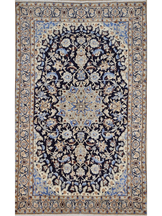 Persian Naeen hand knotted rug 5x7