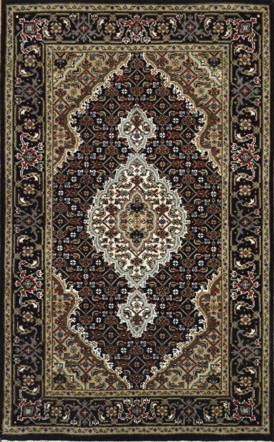 Indian Loribuff hand knotted rug 5x8
