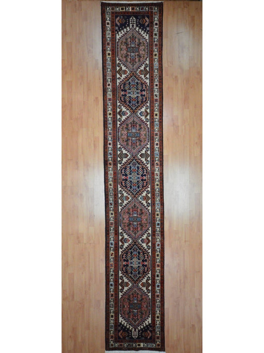 Persian Heriz hand knotted rug